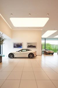 plameco-spanndecken-studio-system-autohaus-lichtdecke